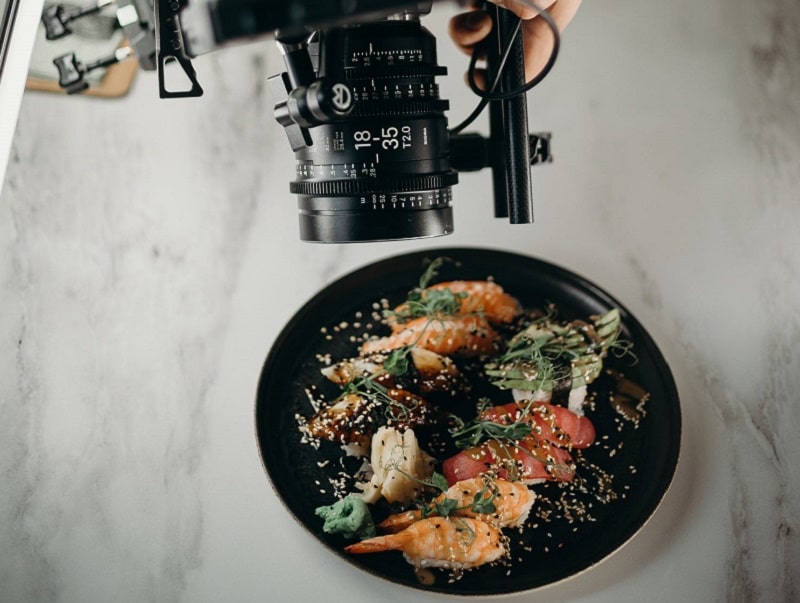 Marketing para restaurantes, Câmera filmando um prato delicioso